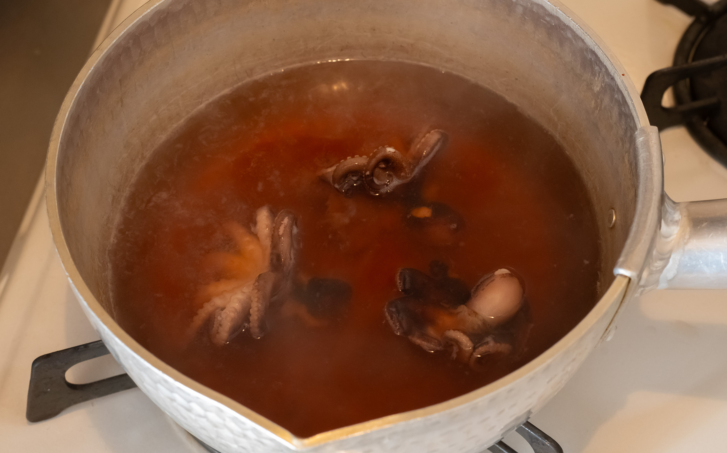 おでんのイイダコの調理方法：おでん汁で煮る