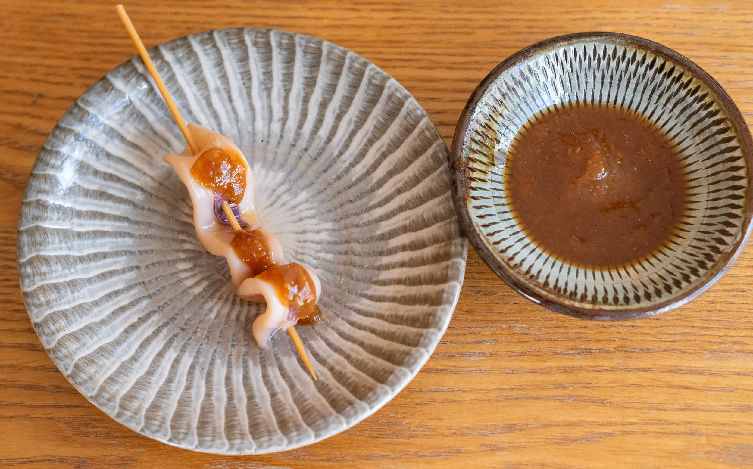 おでんのイカの調理方法：生姜味噌をつけて食べる