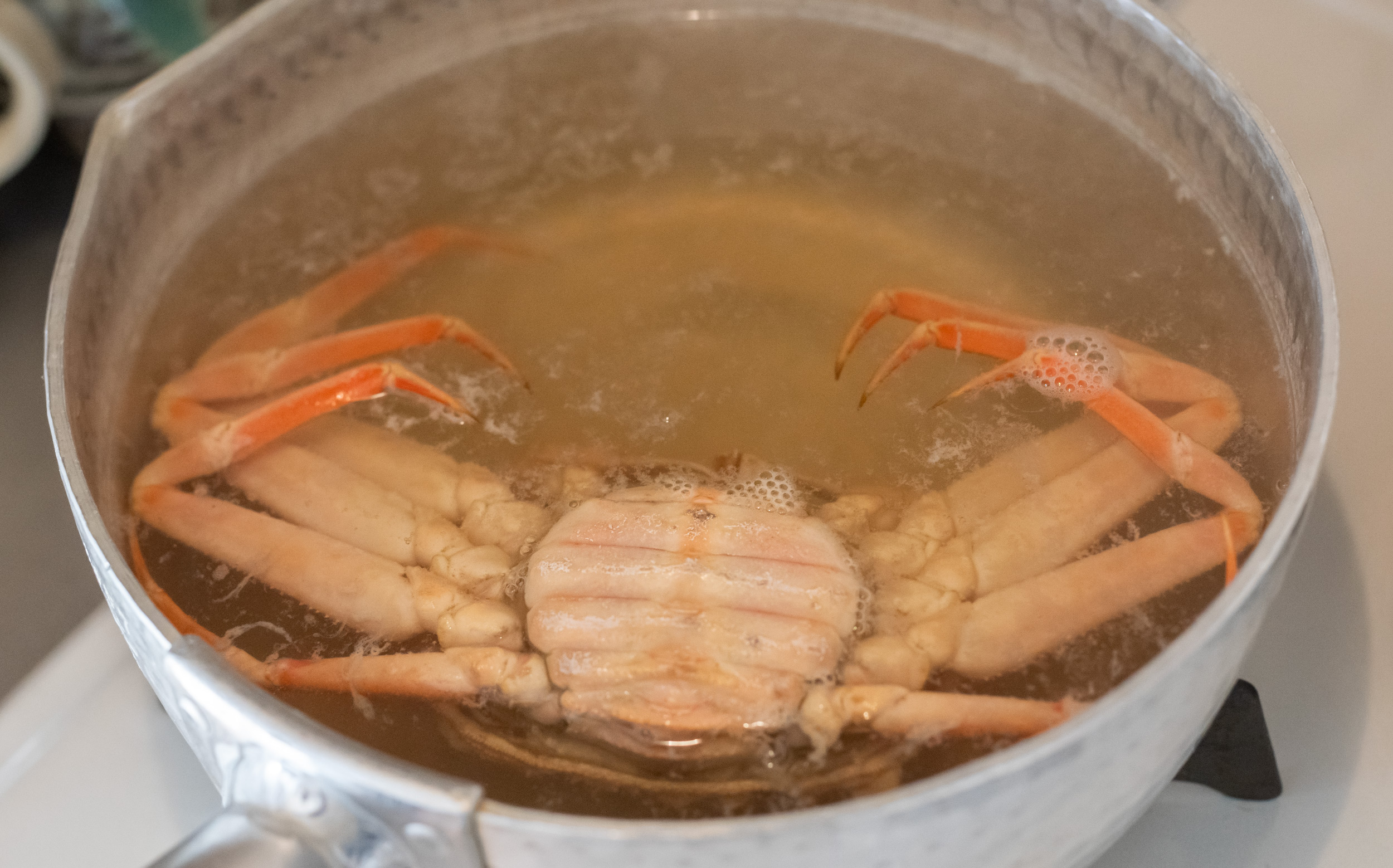 おでんの蟹面の調理方法：塩水で茹でる