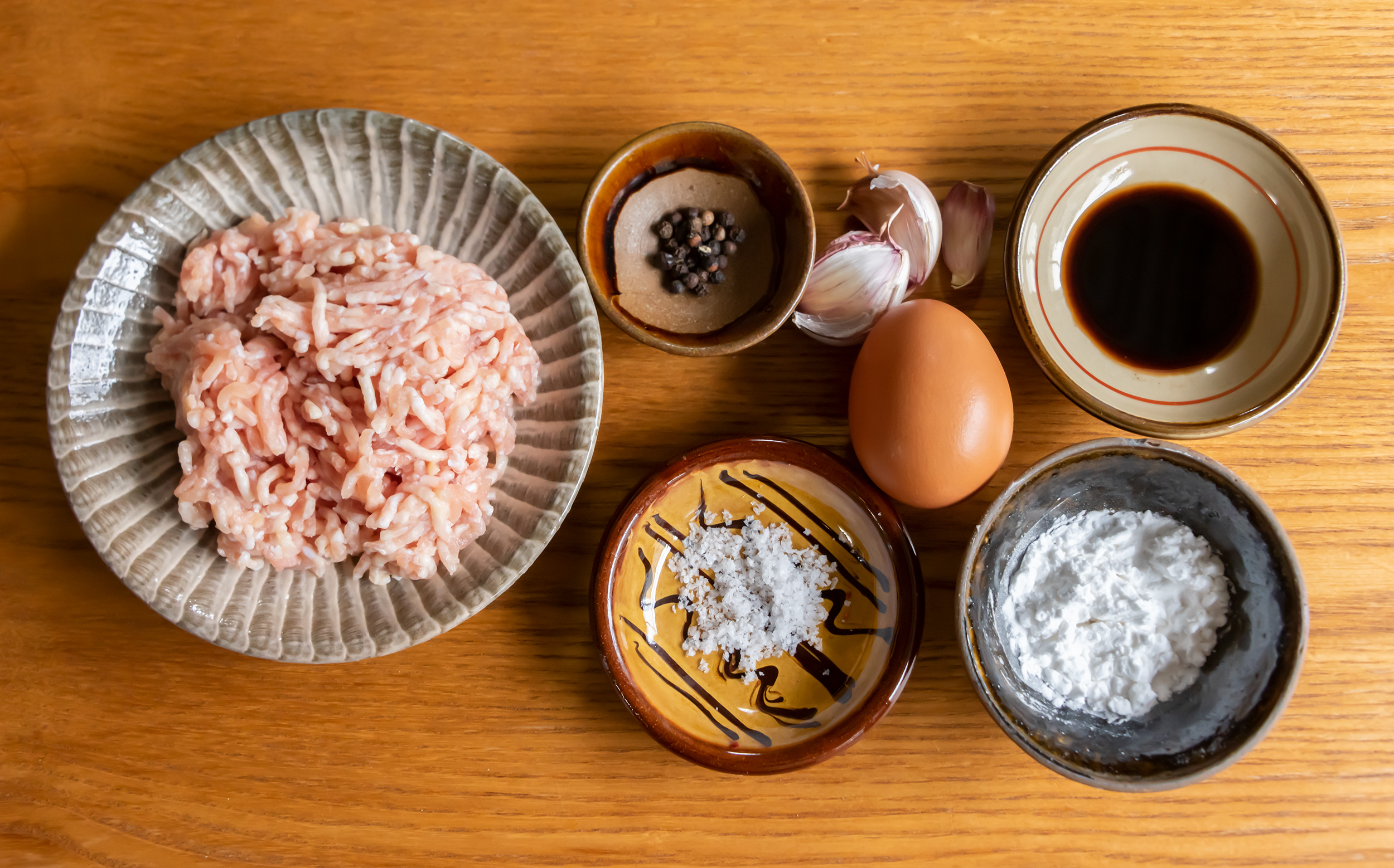 チェーオー（米粉の麺料理）を作る：鶏つくねの材料