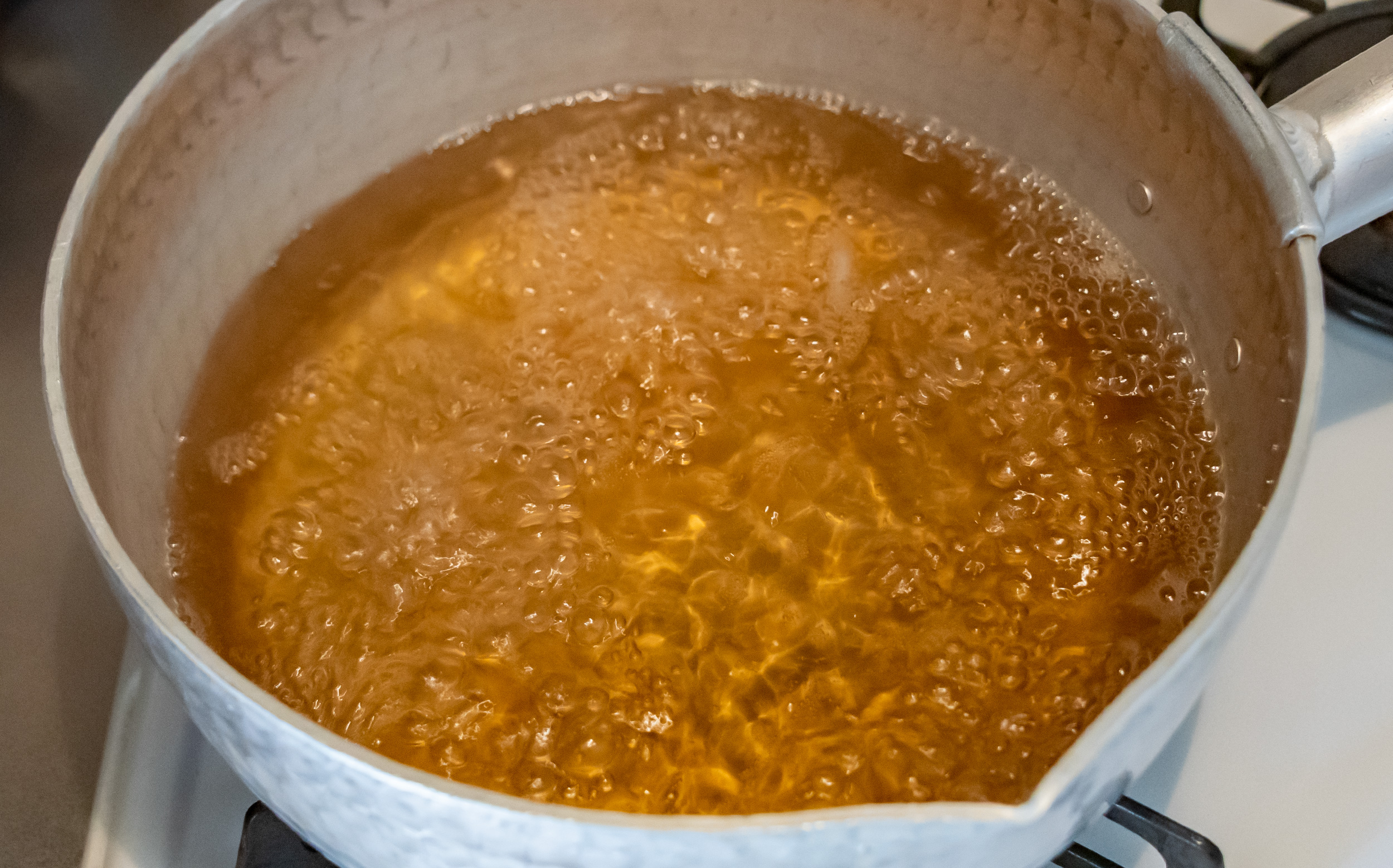 おでんの海老（エビ）の調理法：：おでん汁（煮汁）を用意する
