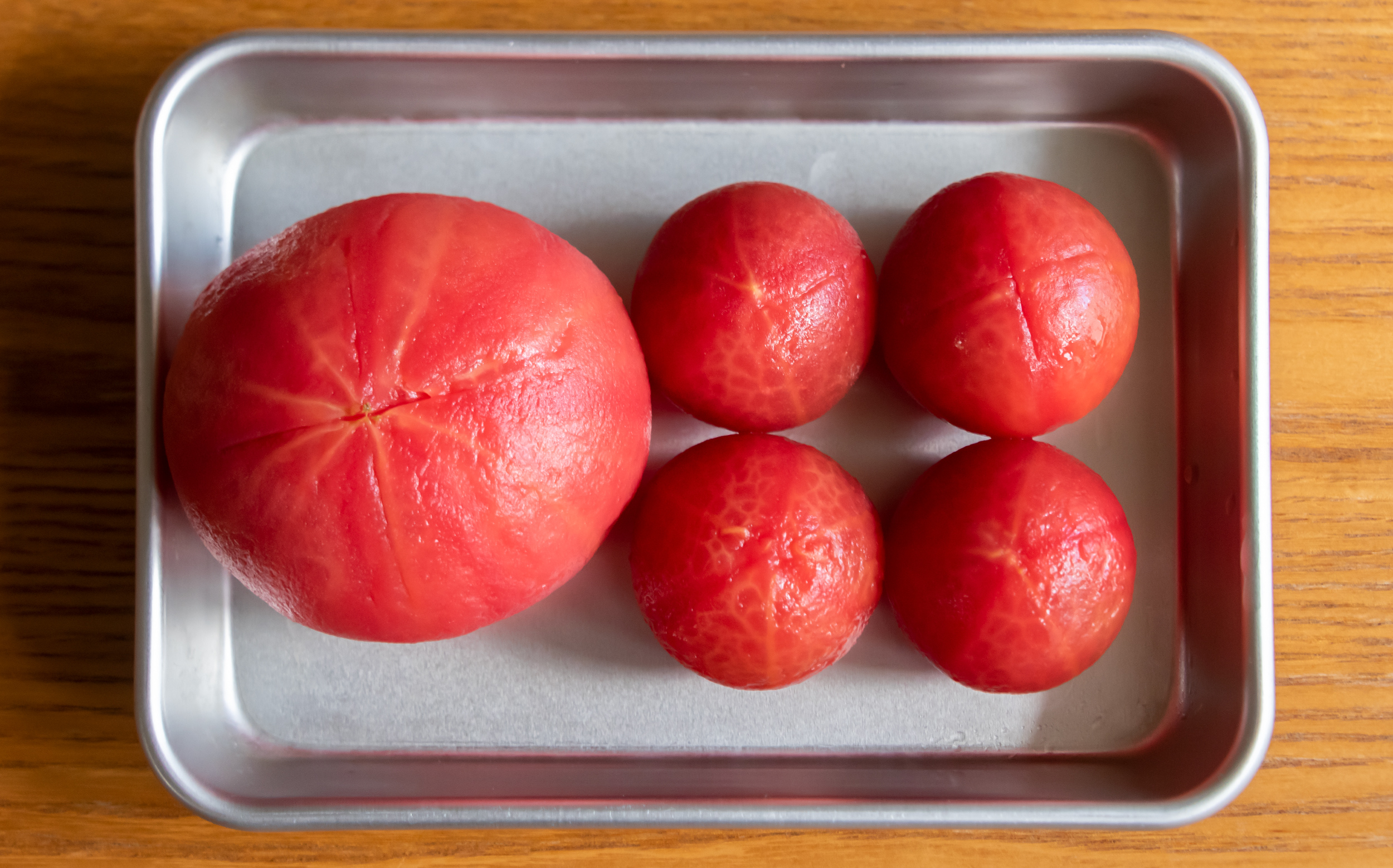 おでんのトマトの調理方法：トマトの湯むき（皮をむいたトマト）