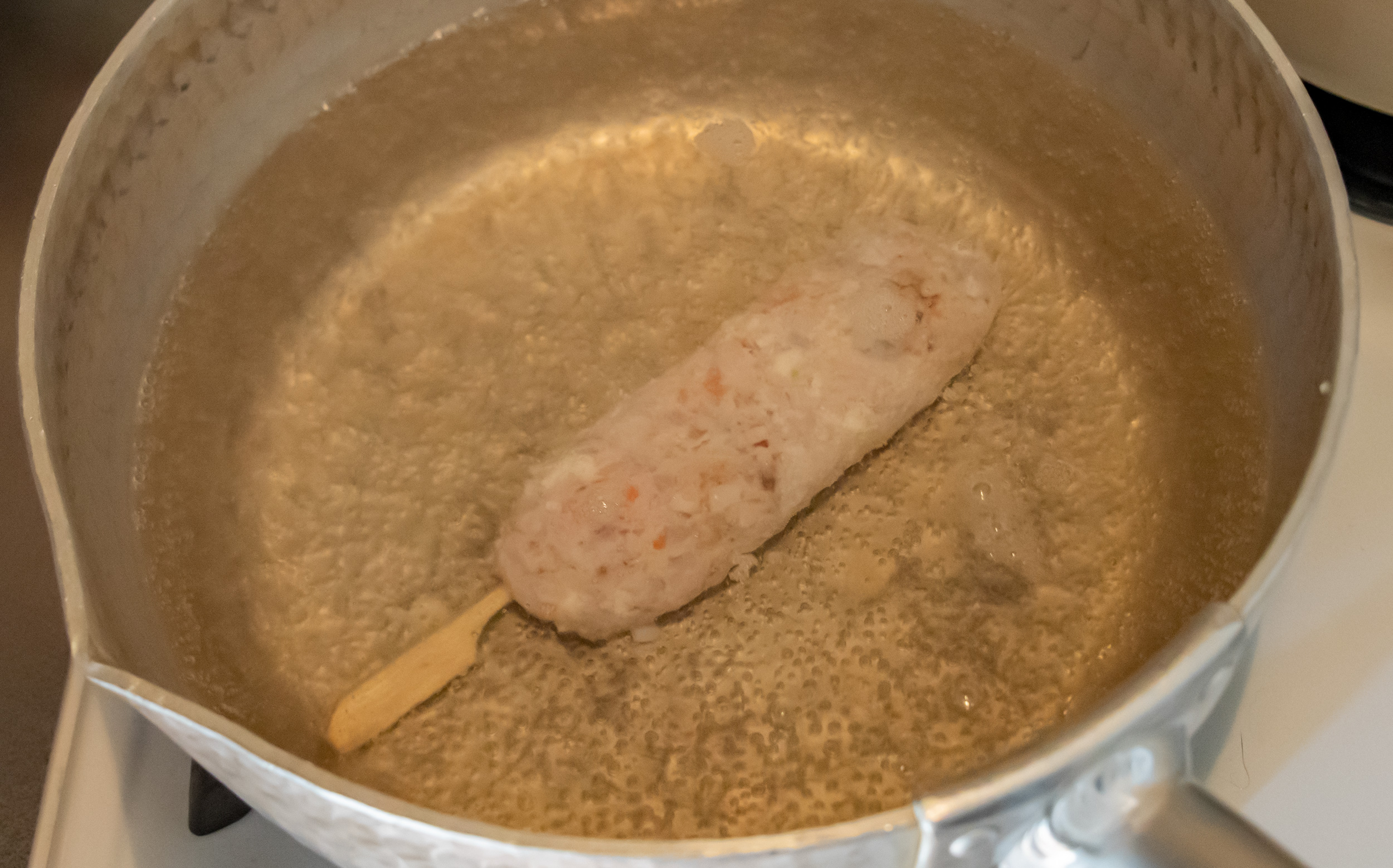 おでんの鶏つくね（鶏団子）の調理法：鶏つくね串を茹でる