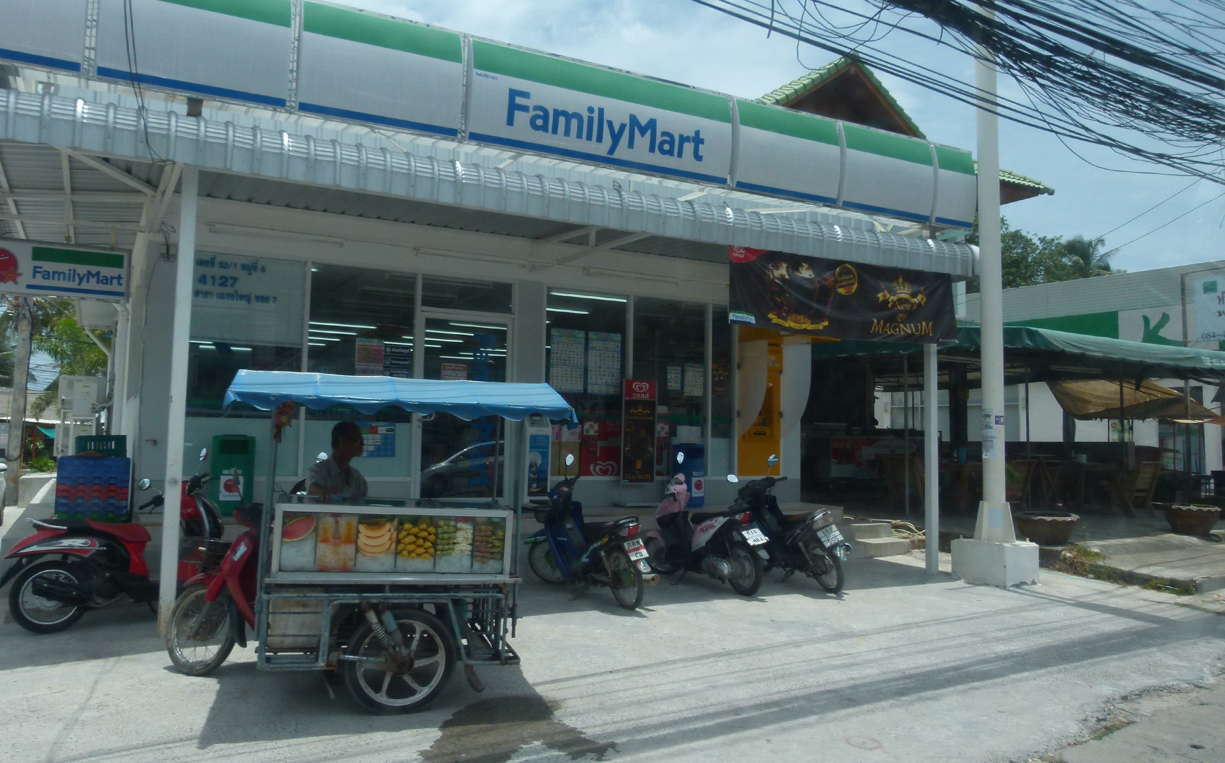 タイのファミリーマート："Family Mart convenience stores are everywhere" by jj-walsh