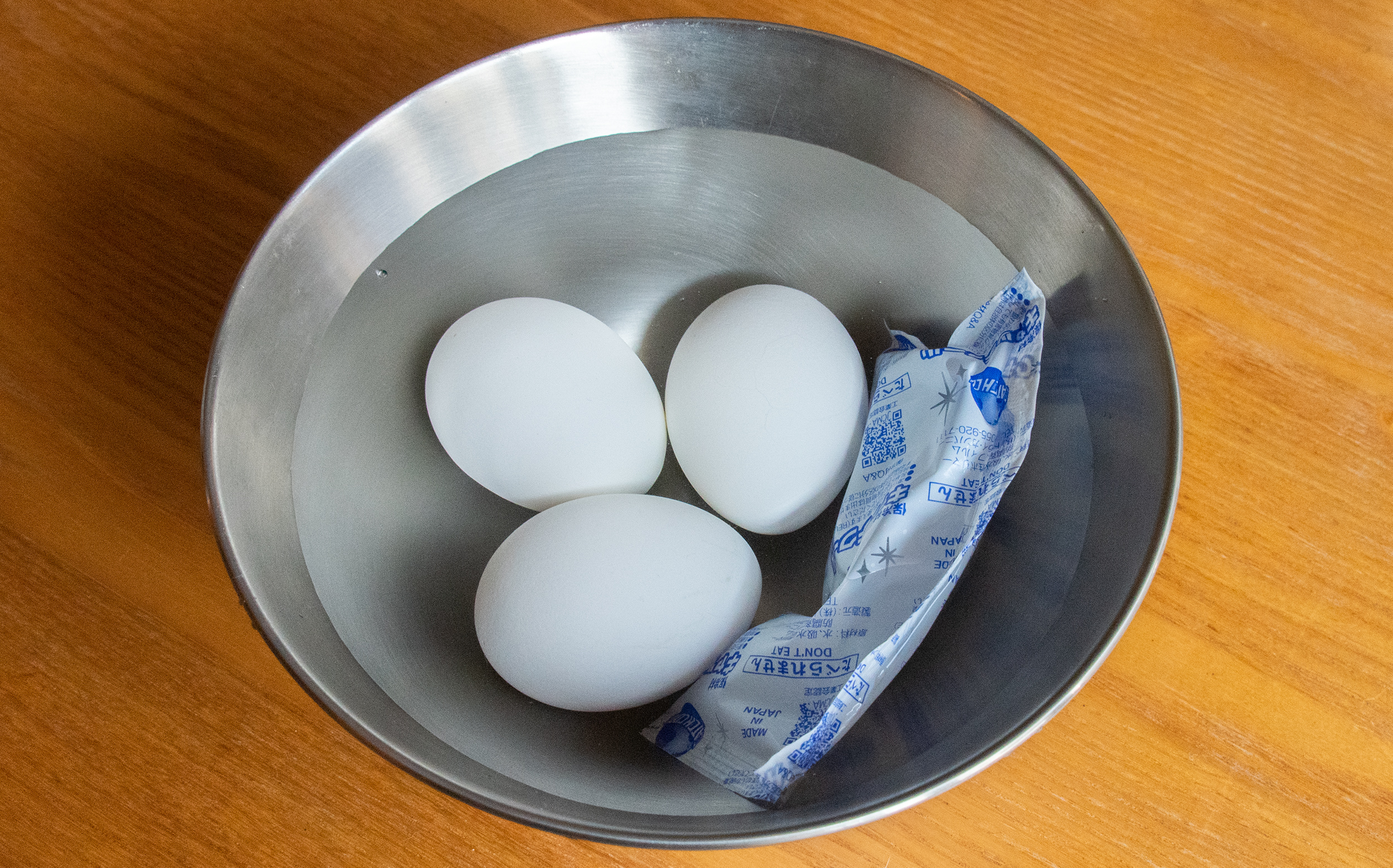 おでんの玉子・半熟玉子の作り方：氷水でゆで卵を冷やす